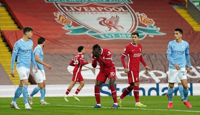 1612742442906028709.jpg 38991988-9228677-Sadio_Mane_was_left_with_his_head_in_his_hands_after_meeting_Tre-a-31_1612735740446.jpg